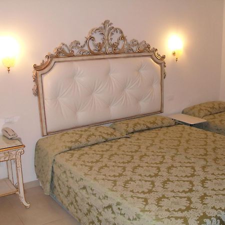 בולוניה Residenza Due Torri Check In Presso Hotel Centrale Vicolo Cattani 7 מראה חיצוני תמונה
