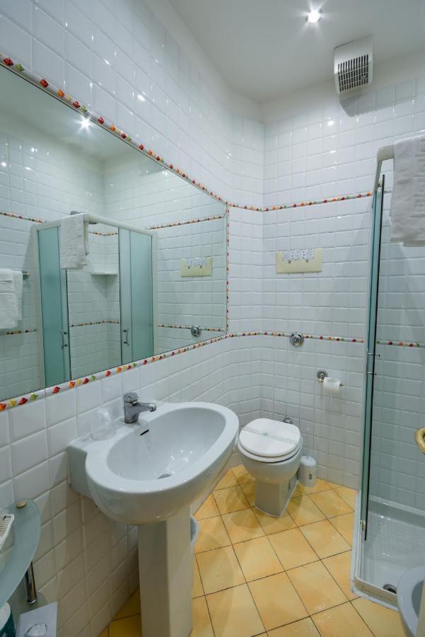 בולוניה Residenza Due Torri Check In Presso Hotel Centrale Vicolo Cattani 7 מראה חיצוני תמונה