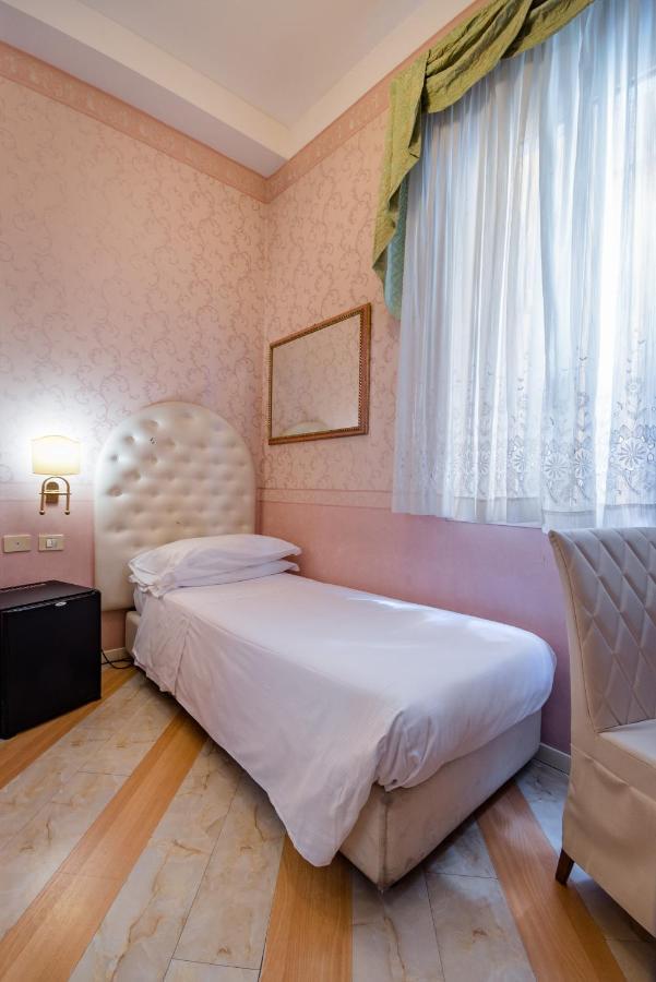 בולוניה Residenza Due Torri Check In Presso Hotel Centrale Vicolo Cattani 7 מראה חיצוני תמונה