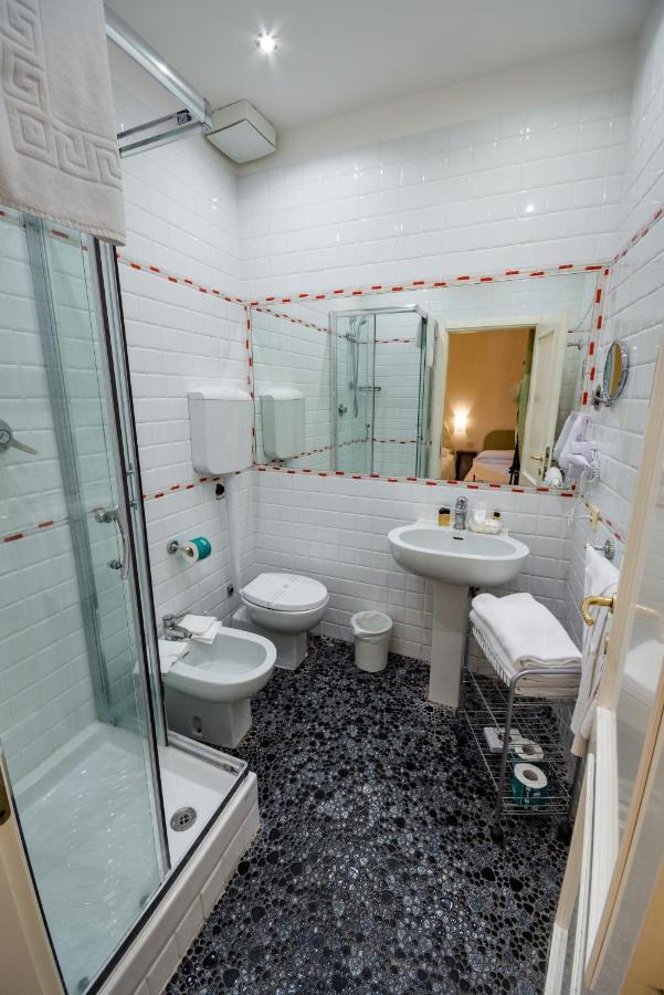 בולוניה Residenza Due Torri Check In Presso Hotel Centrale Vicolo Cattani 7 מראה חיצוני תמונה