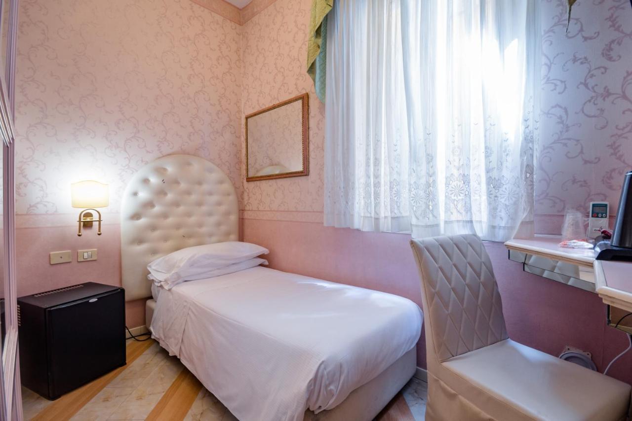 בולוניה Residenza Due Torri Check In Presso Hotel Centrale Vicolo Cattani 7 מראה חיצוני תמונה