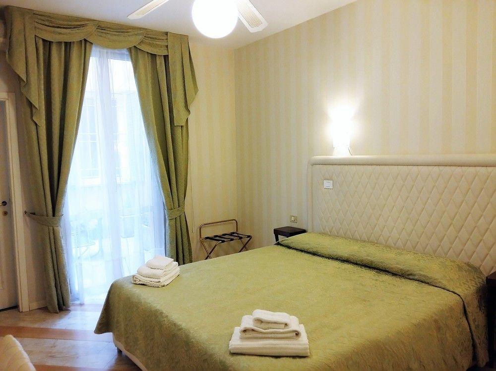 בולוניה Residenza Due Torri Check In Presso Hotel Centrale Vicolo Cattani 7 מראה חיצוני תמונה